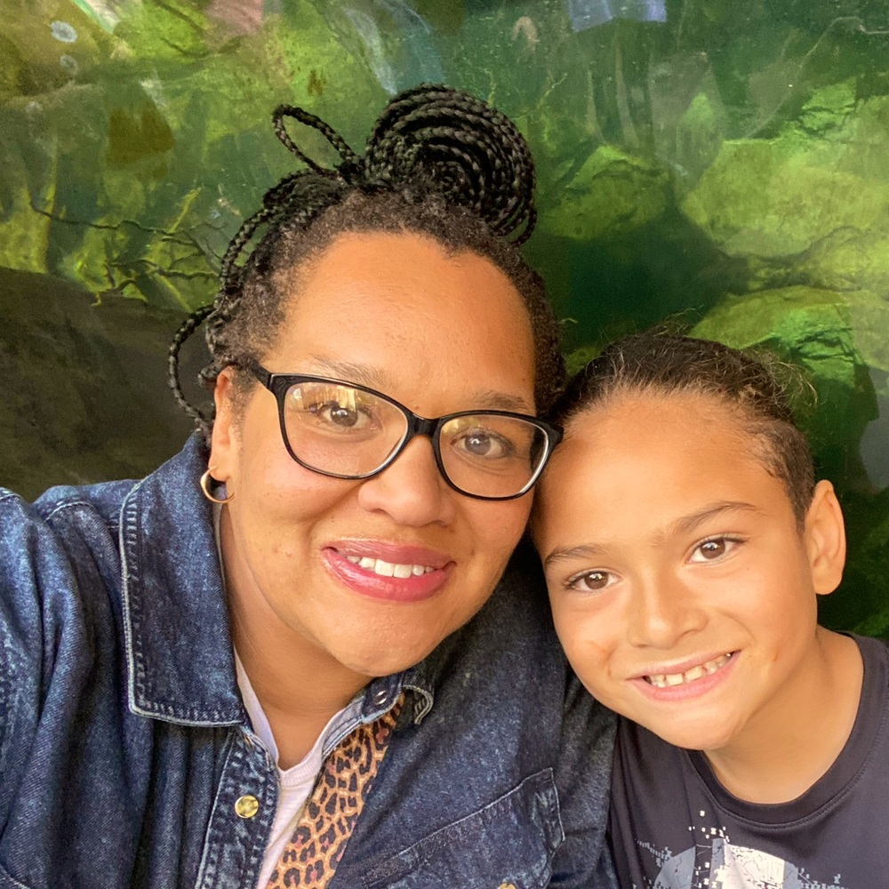 MEET YOUR POSHER 💙💜